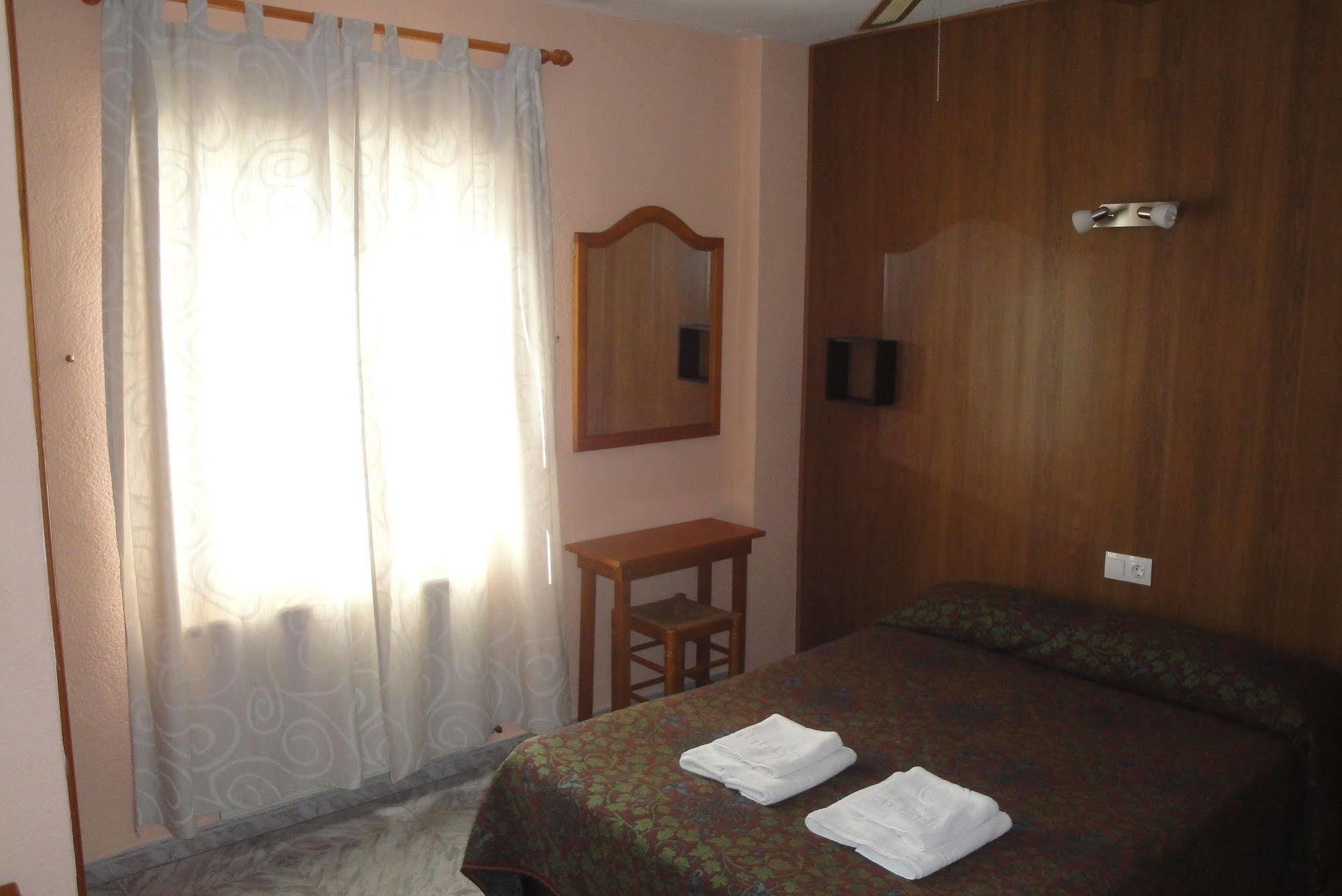 Hostal Cristina Дения Экстерьер фото